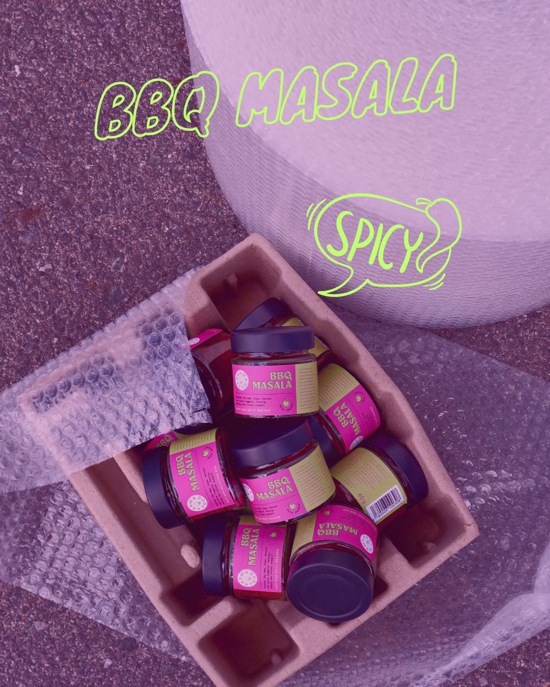 Glas mit Karma Food BBQ Masala Gewürz – perfekte Zutat für indische Grillrezepte aus dem BBQ Ebook, würzig und aromatisch.