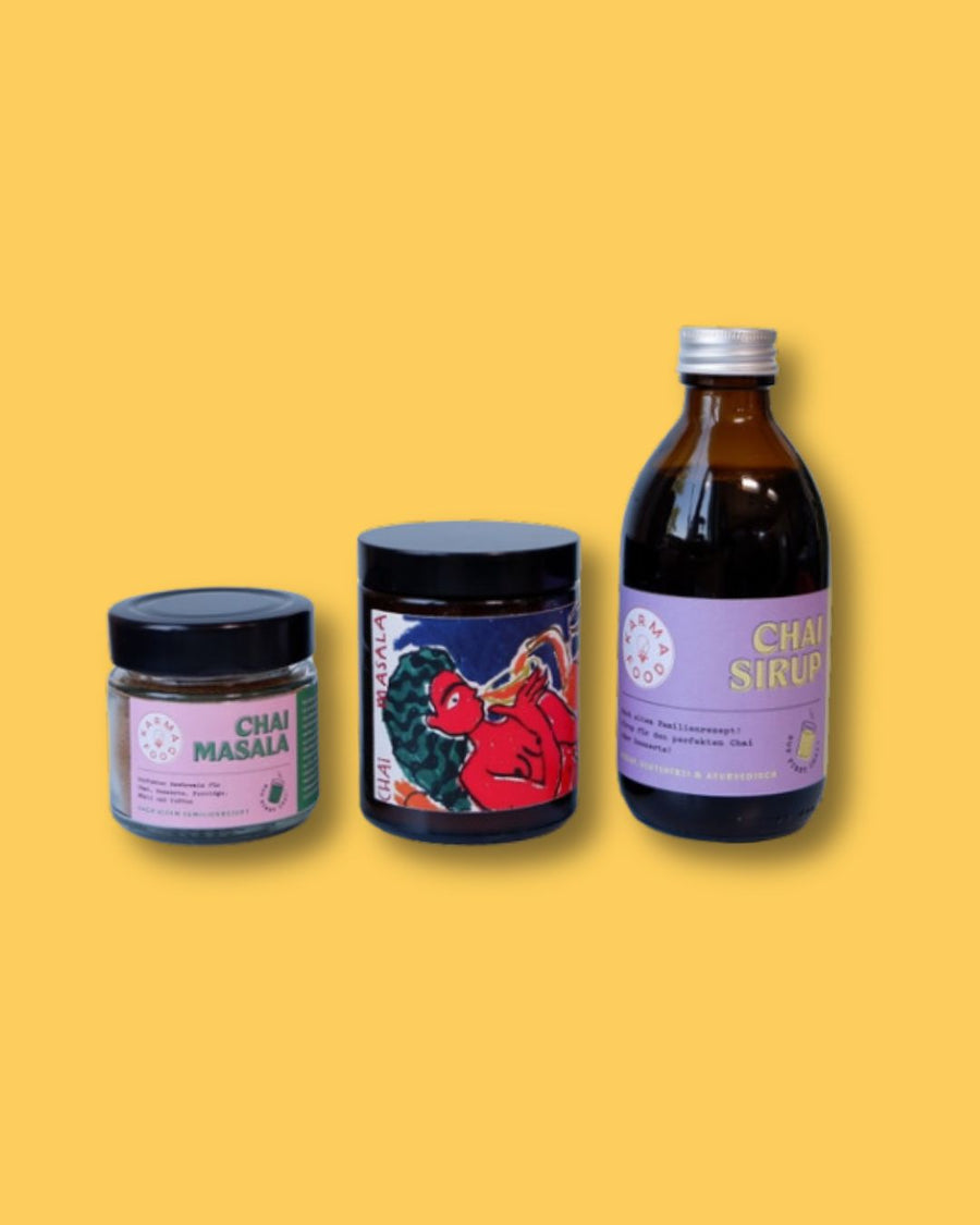 Chai Masala und Chai Sirup von Karma Food mit farbenfroher Illustration einer Frau auf der Verpackung