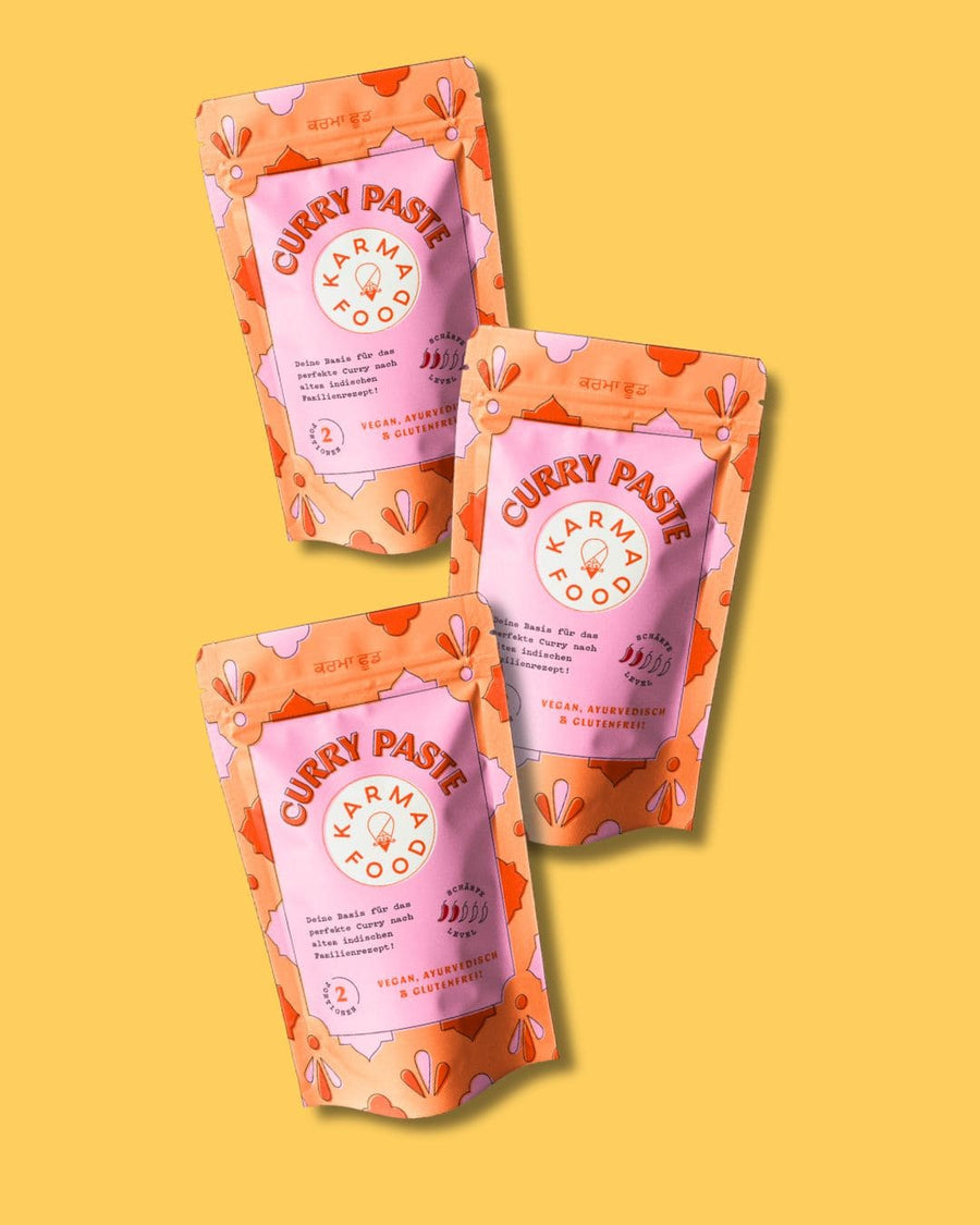 Drei Packungen der Karma Food Curry Paste als Set, perfekt für verschiedene Curry-Variationen