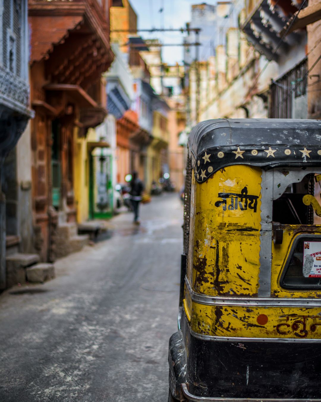 indische-gasse-mit-riksha-in-jaipur