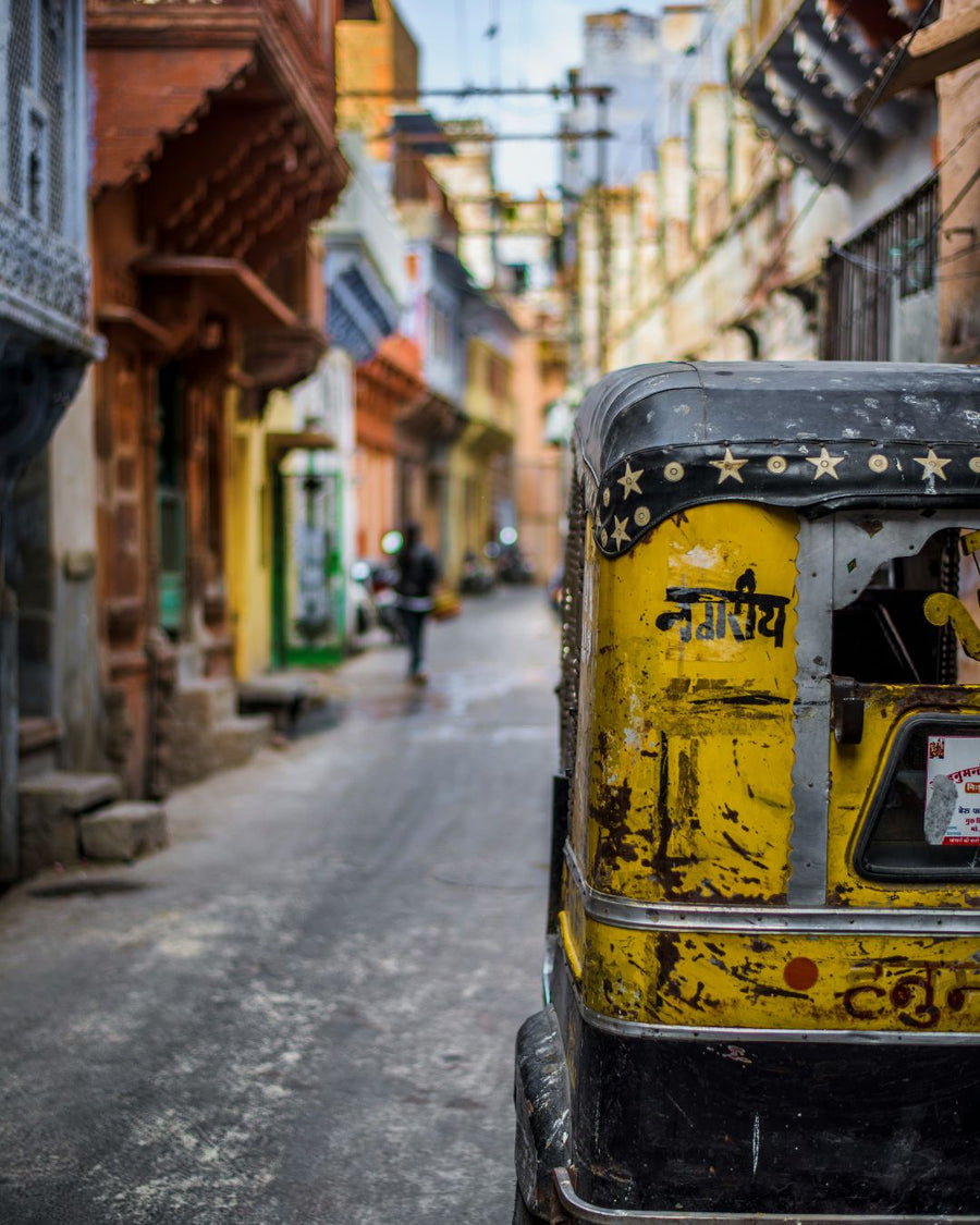  indische-gasse-mit-riksha-in-jaipur