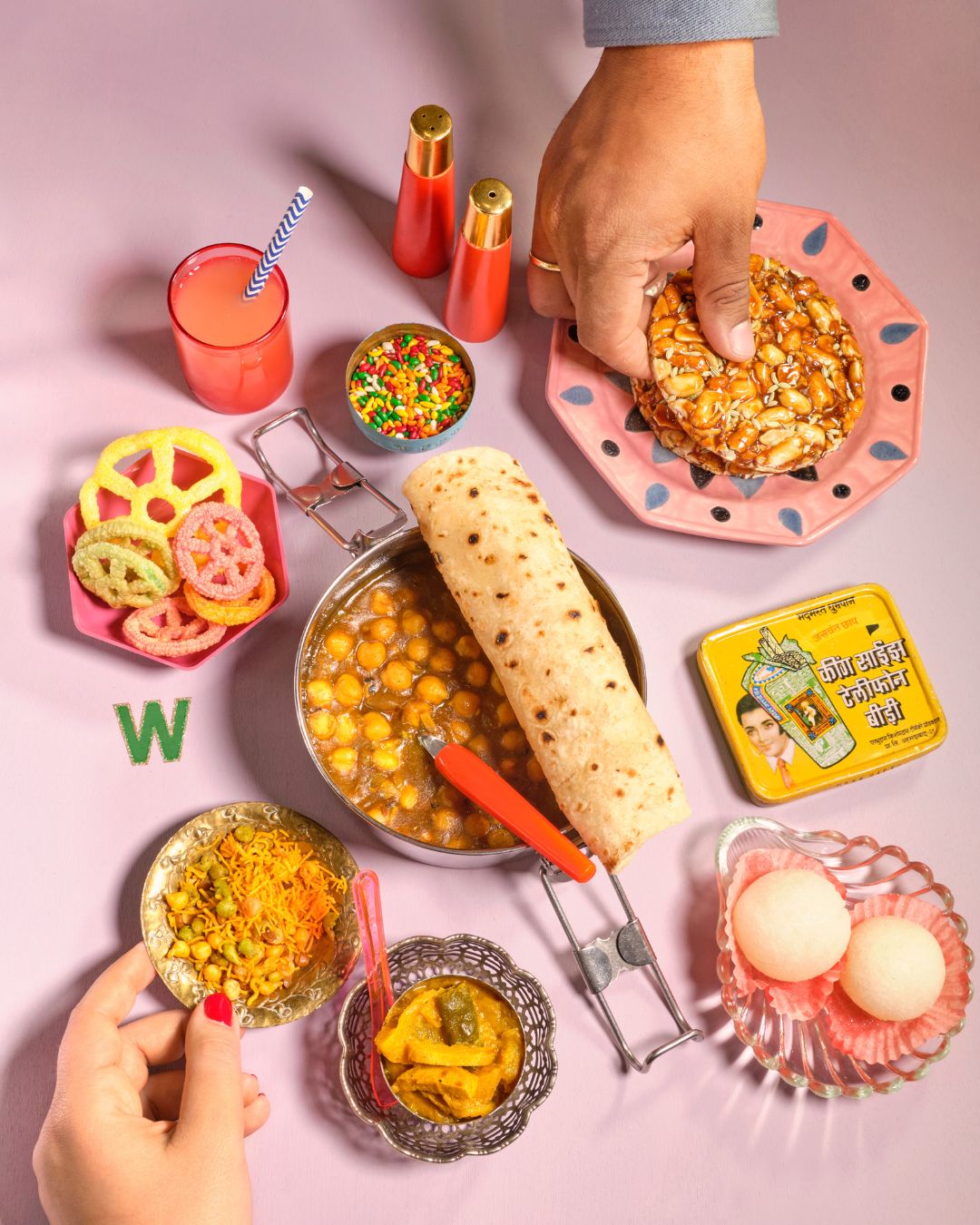 Chana Masala mit Chapati, bunte Snacks und süße Rasgullas – Mumbai’s kulinarischer Culture Clash aus Karma Food Currys – eine kulinarische Reise durch Indien